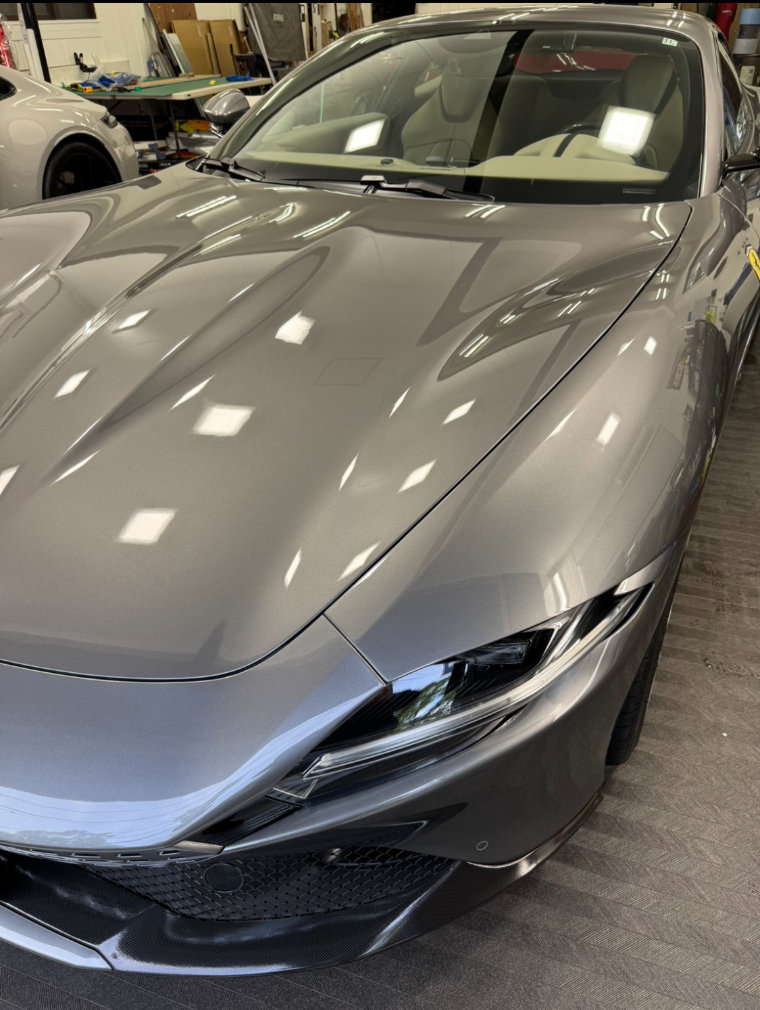 Ferrari. ROMA�t�����g�K���X�v���e�N�V�������b�s���O�t�C�����{�H