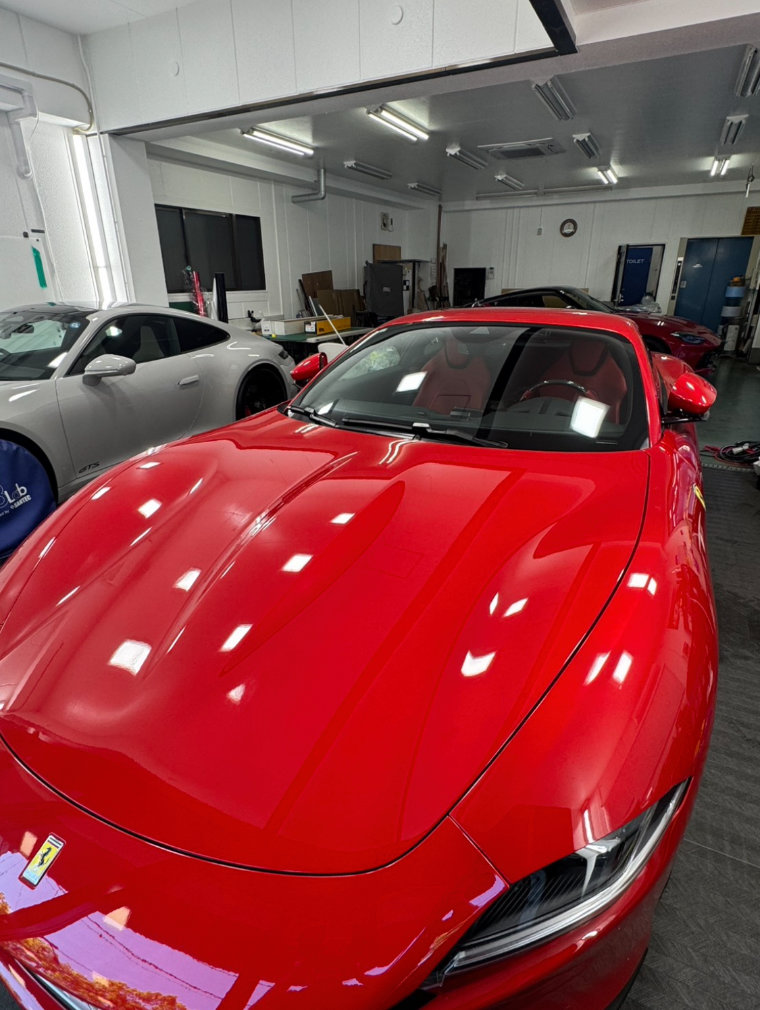 Ferrari. ROMA�t�����g�K���X�v���e�N�V�������b�s���O�t�C�����{�H