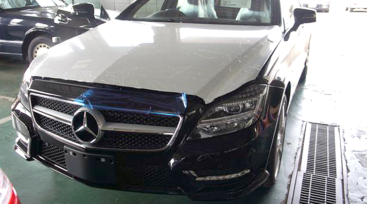 Mercedes-Benzp[gGWX^[^[w218摜Abv