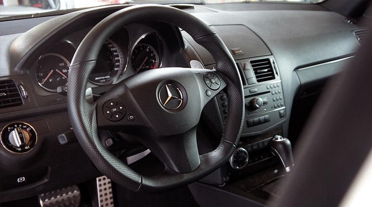Mercedes[Benz[gGWX^[^[C63摜Abv  